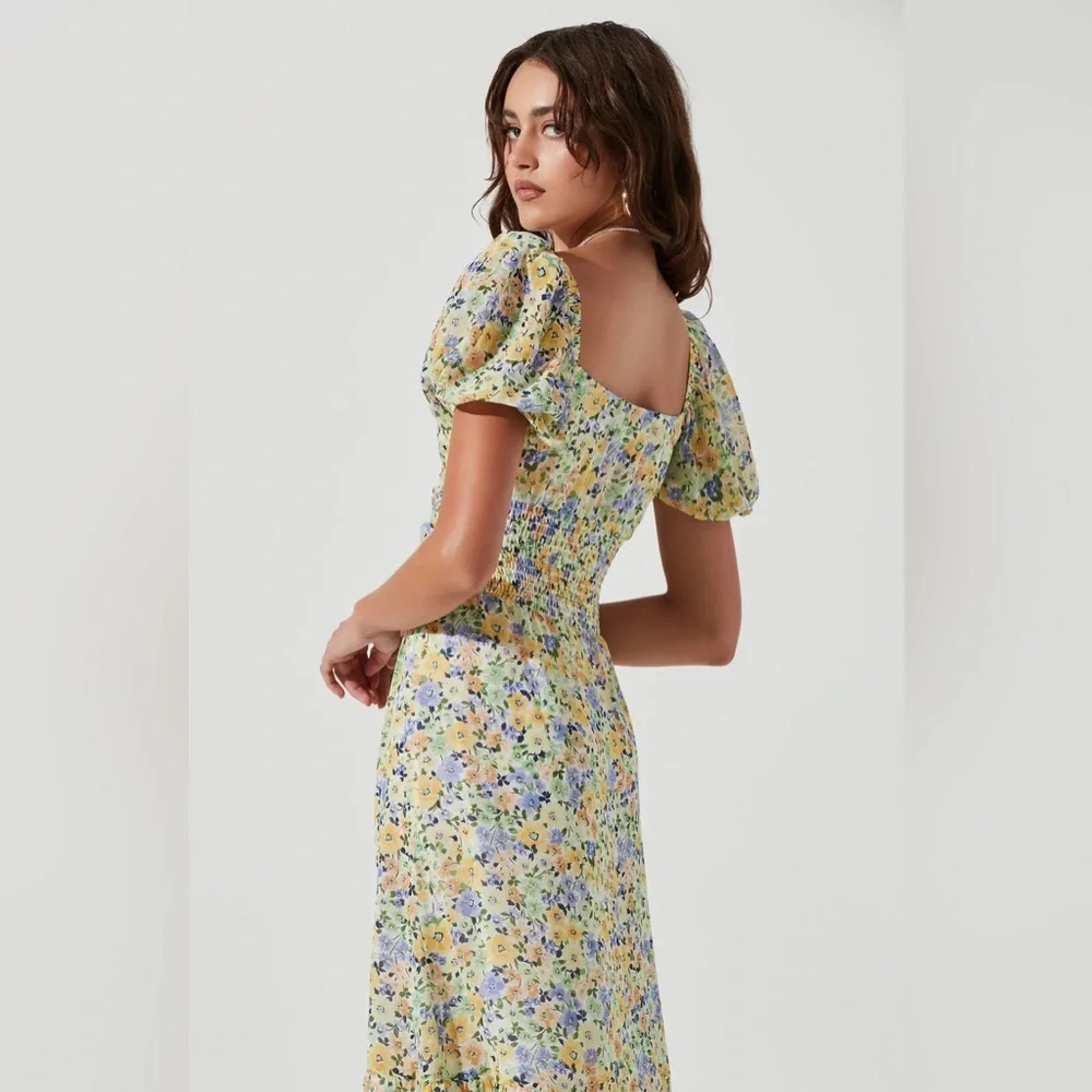 ASTR The Label Irma Floral Puff Sleeve Midi Dress. Size Small - Picture 5 of 6